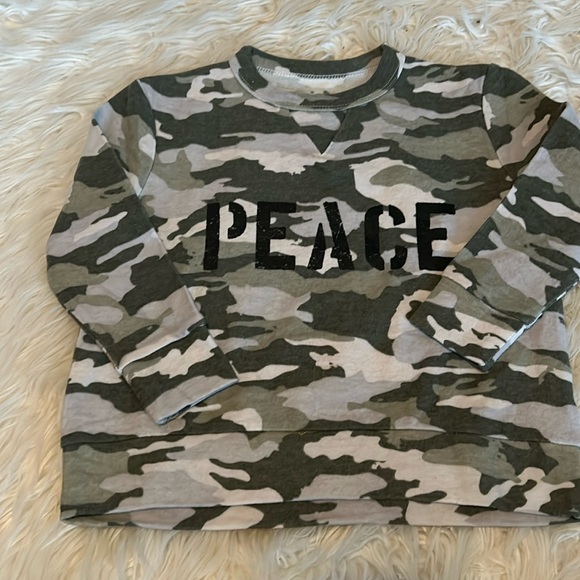 NWOT, Chaser, Boys, Camo “peace“ crewneck pullover, banded wrists/waist - Picture 2 of 5
